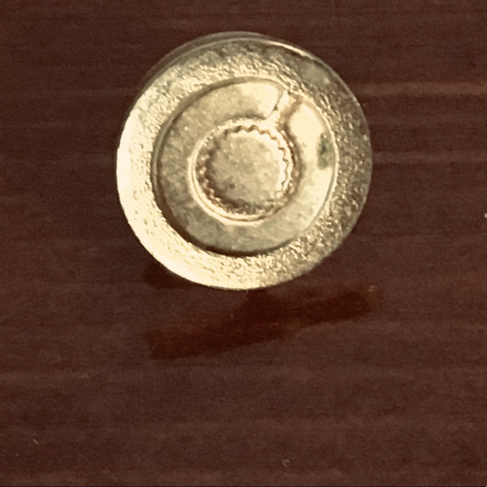 Pin gold